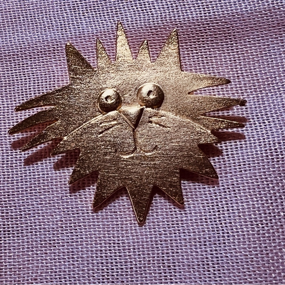J.J. Cat Brooch Gold Tone Vintage Whimsical Fun Grandma